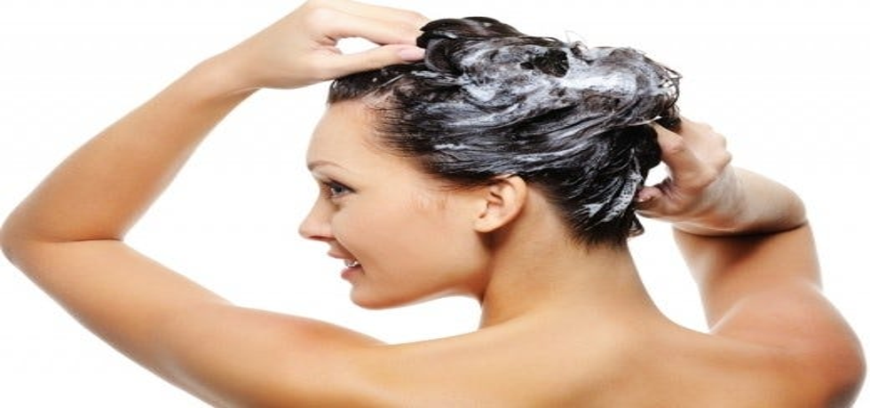 Prevent Hair Loss Naturally: 4 Essential Tips