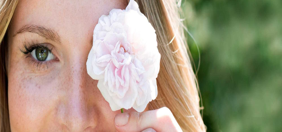 Winter Skin Saviors: Essential Tips for Glowing on the Slopes